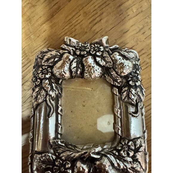 Small Vintage Silver-Tone Resin Picture Frame With Pear & Floral Design - Picture 3 of 5
